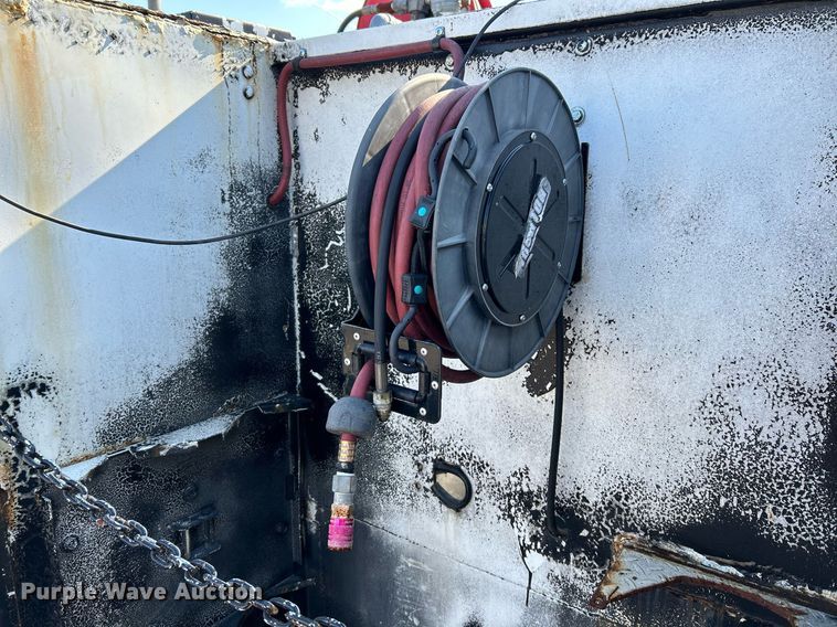 image for item NR9332 2001 Ford F550 Super Duty XL  utility / service truck