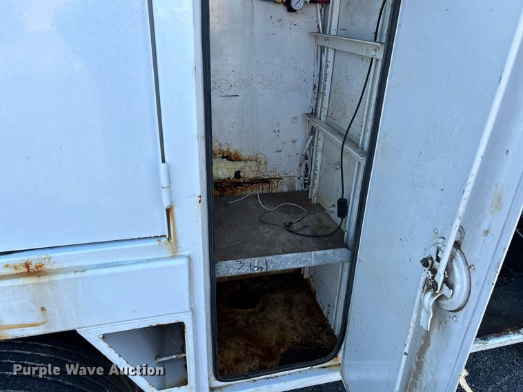 image for item NR9332 2001 Ford F550 Super Duty XL  utility / service truck