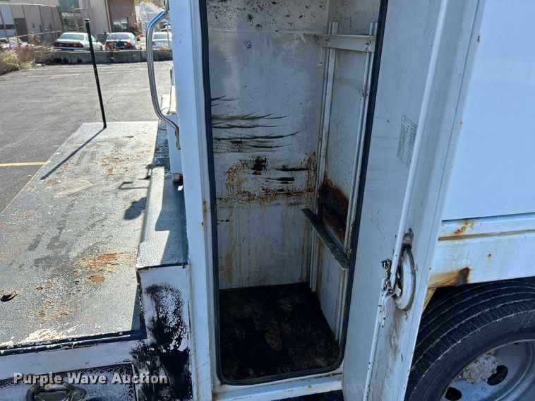 image for item NR9332 2001 Ford F550 Super Duty XL  utility / service truck