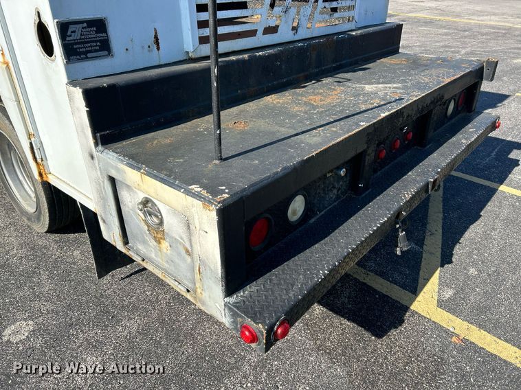 image for item NR9332 2001 Ford F550 Super Duty XL  utility / service truck