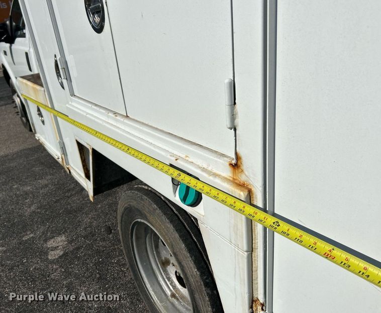 image for item NR9332 2001 Ford F550 Super Duty XL  utility / service truck