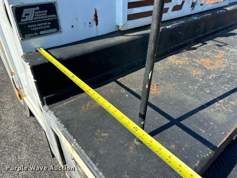 image for item NR9332 2001 Ford F550 Super Duty XL  utility / service truck