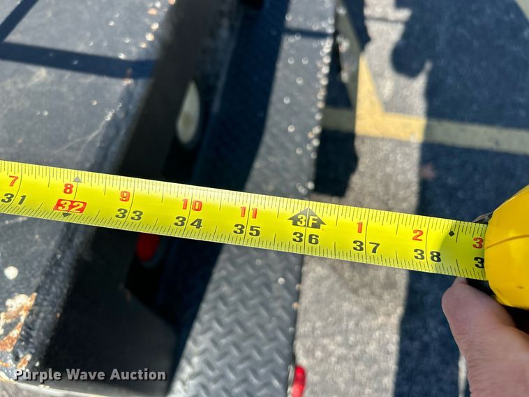 image for item NR9332 2001 Ford F550 Super Duty XL  utility / service truck