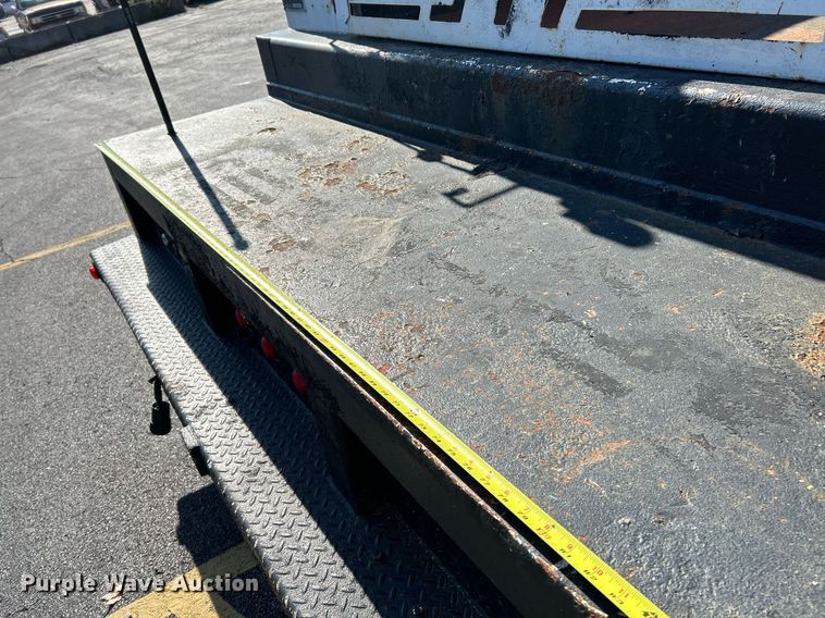 image for item NR9332 2001 Ford F550 Super Duty XL  utility / service truck