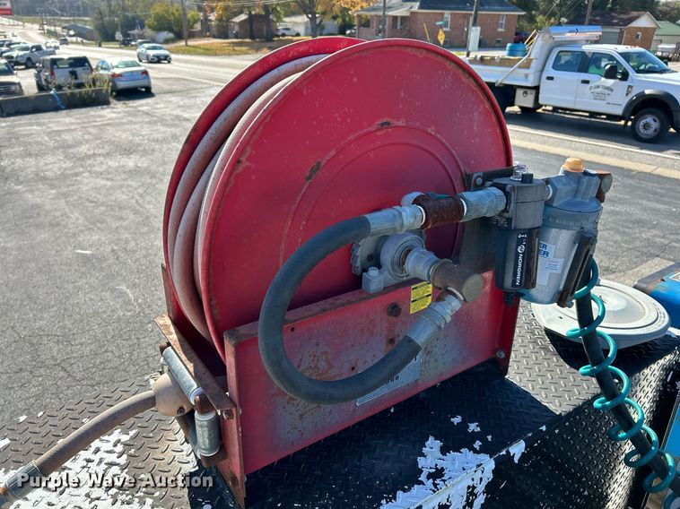 image for item NR9332 2001 Ford F550 Super Duty XL  utility / service truck