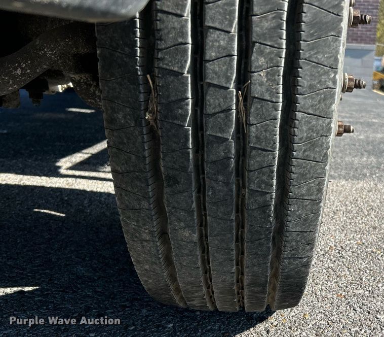 image for item NR9332 2001 Ford F550 Super Duty XL  utility / service truck