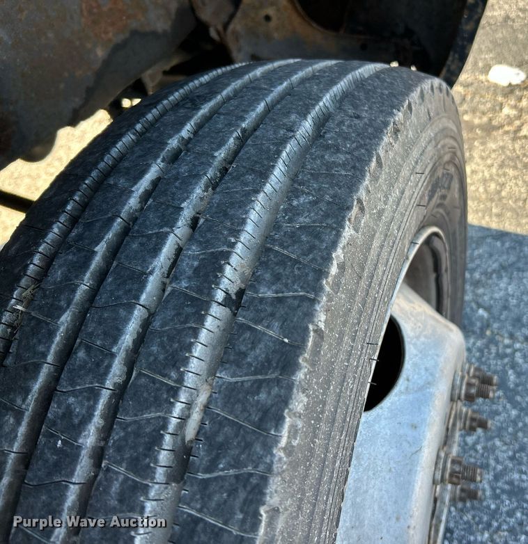 image for item NR9332 2001 Ford F550 Super Duty XL  utility / service truck