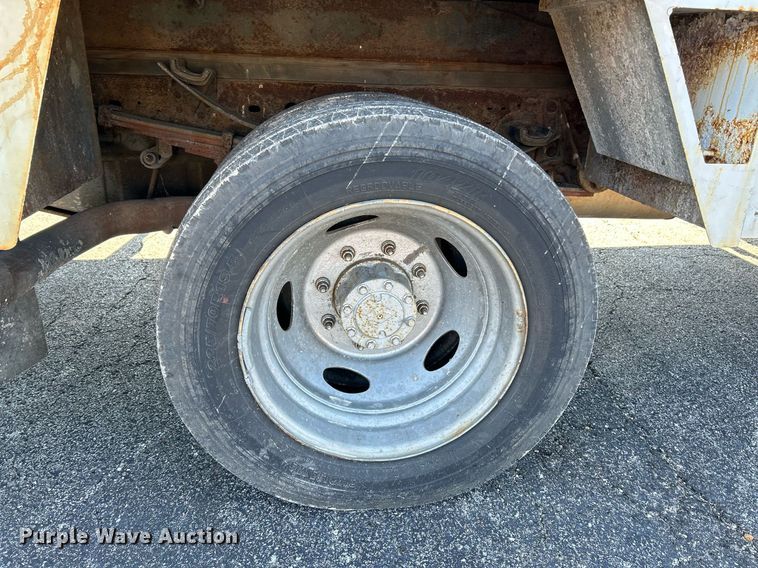 image for item NR9332 2001 Ford F550 Super Duty XL  utility / service truck