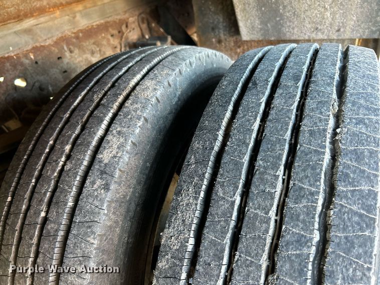 image for item NR9332 2001 Ford F550 Super Duty XL  utility / service truck