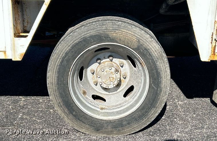 image for item NR9332 2001 Ford F550 Super Duty XL  utility / service truck