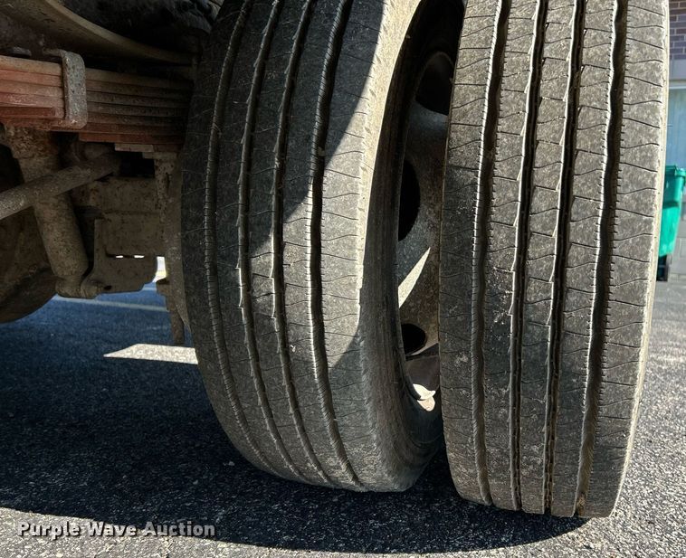 image for item NR9332 2001 Ford F550 Super Duty XL  utility / service truck