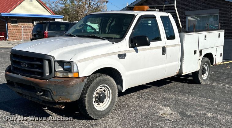 image for item NR9334 2003 Ford F250 Super Duty XL  SuperCab utility bed pickup truck