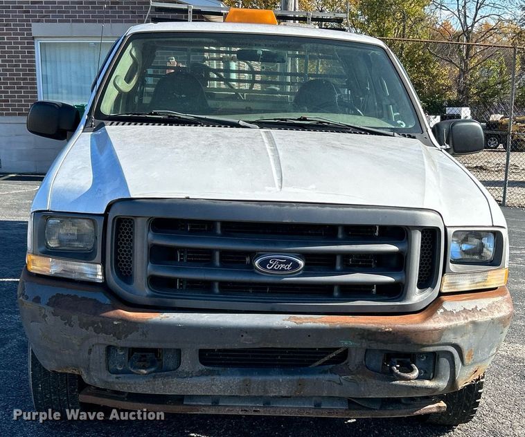 image for item NR9334 2003 Ford F250 Super Duty XL  SuperCab utility bed pickup truck