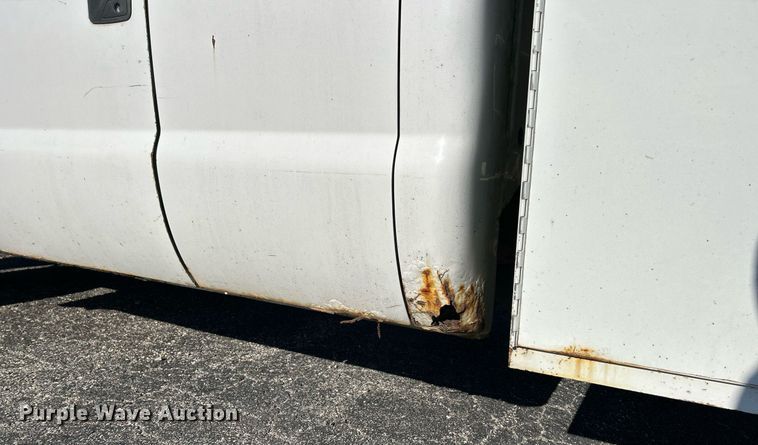 image for item NR9334 2003 Ford F250 Super Duty XL  SuperCab utility bed pickup truck