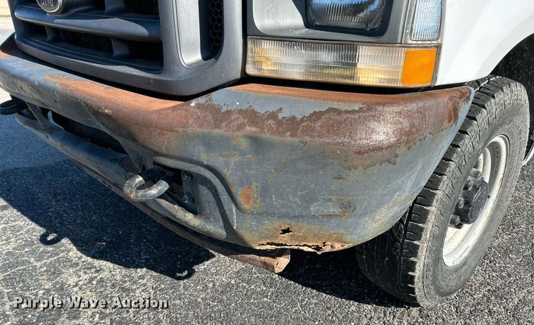 image for item NR9334 2003 Ford F250 Super Duty XL  SuperCab utility bed pickup truck