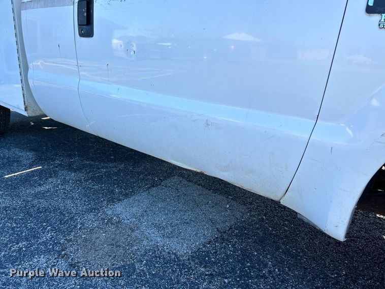 image for item NR9334 2003 Ford F250 Super Duty XL  SuperCab utility bed pickup truck