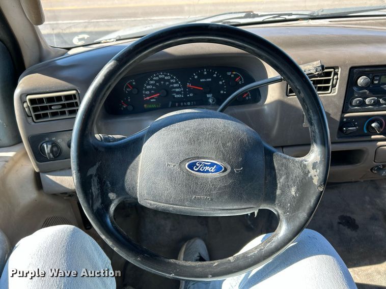 image for item NR9334 2003 Ford F250 Super Duty XL  SuperCab utility bed pickup truck