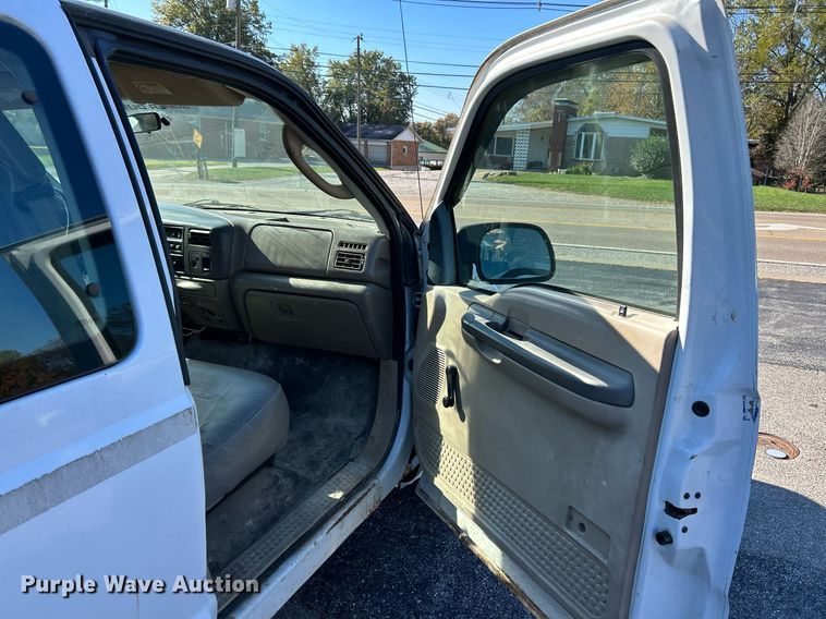 image for item NR9334 2003 Ford F250 Super Duty XL  SuperCab utility bed pickup truck