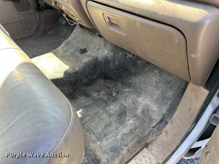 image for item NR9334 2003 Ford F250 Super Duty XL  SuperCab utility bed pickup truck