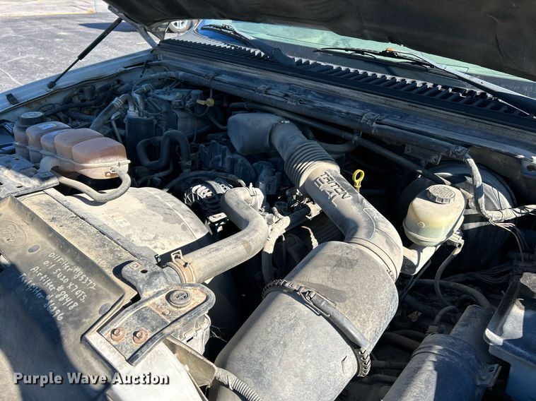 image for item NR9334 2003 Ford F250 Super Duty XL  SuperCab utility bed pickup truck