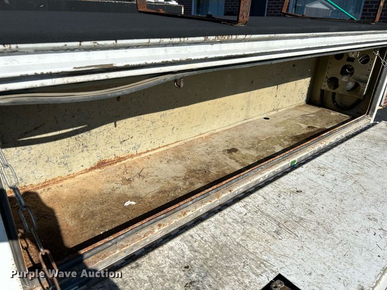 image for item NR9334 2003 Ford F250 Super Duty XL  SuperCab utility bed pickup truck