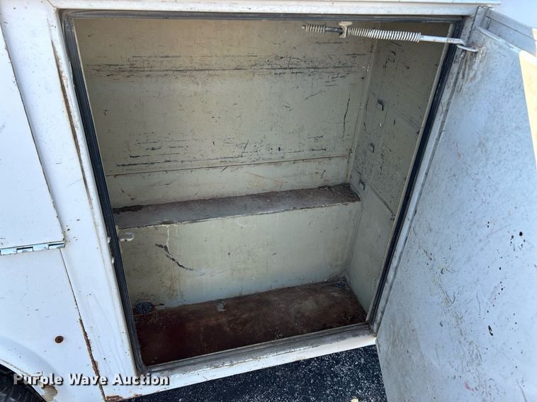 image for item NR9334 2003 Ford F250 Super Duty XL  SuperCab utility bed pickup truck