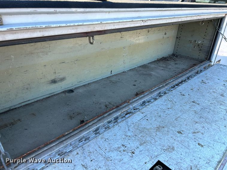 image for item NR9334 2003 Ford F250 Super Duty XL  SuperCab utility bed pickup truck