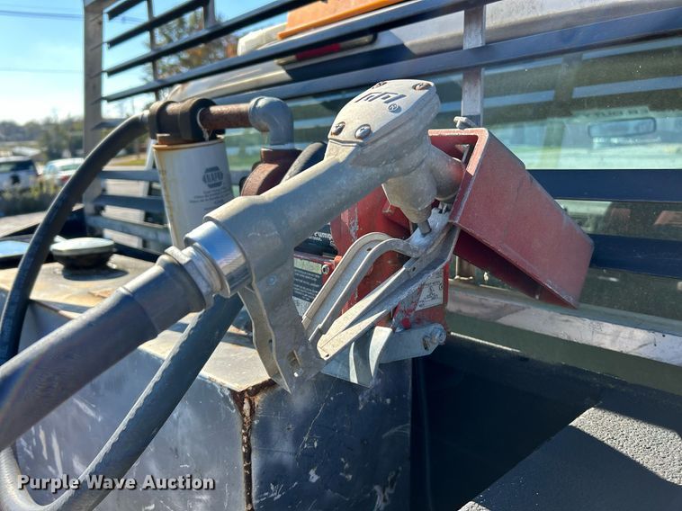 image for item NR9334 2003 Ford F250 Super Duty XL  SuperCab utility bed pickup truck