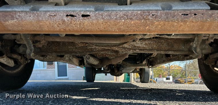 image for item NR9334 2003 Ford F250 Super Duty XL  SuperCab utility bed pickup truck