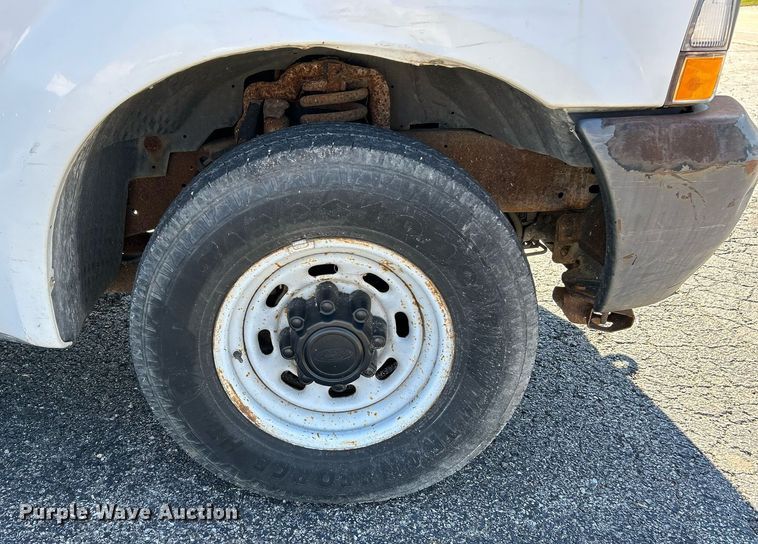 image for item NR9334 2003 Ford F250 Super Duty XL  SuperCab utility bed pickup truck