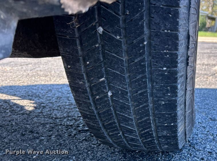 image for item NR9334 2003 Ford F250 Super Duty XL  SuperCab utility bed pickup truck