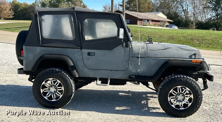 image for item NR9367 1993 Jeep Wrangler  SUV