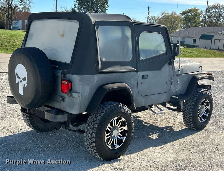 image for item NR9367 1993 Jeep Wrangler  SUV