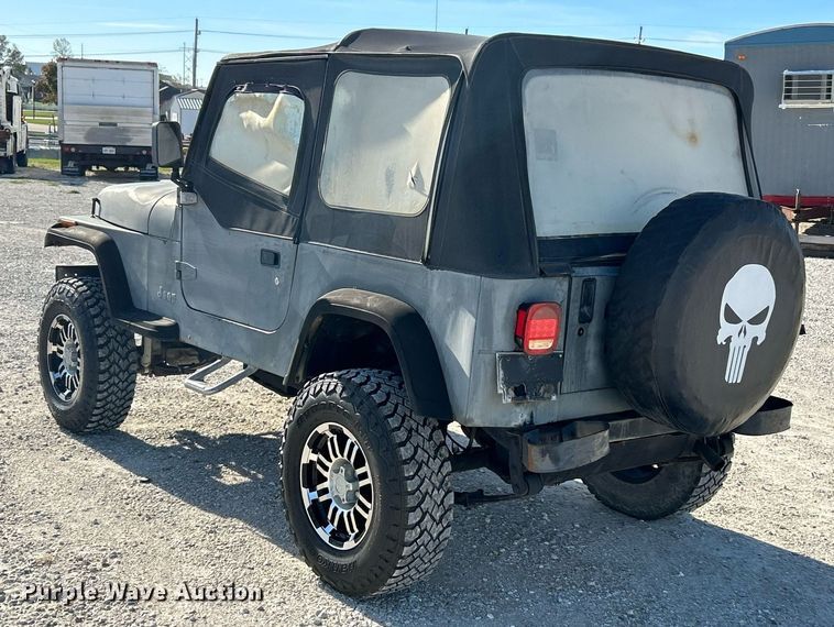 image for item NR9367 1993 Jeep Wrangler  SUV