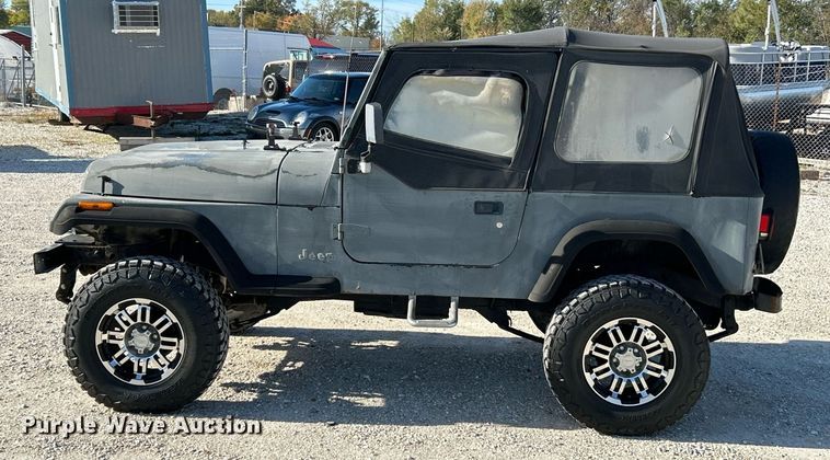 image for item NR9367 1993 Jeep Wrangler  SUV