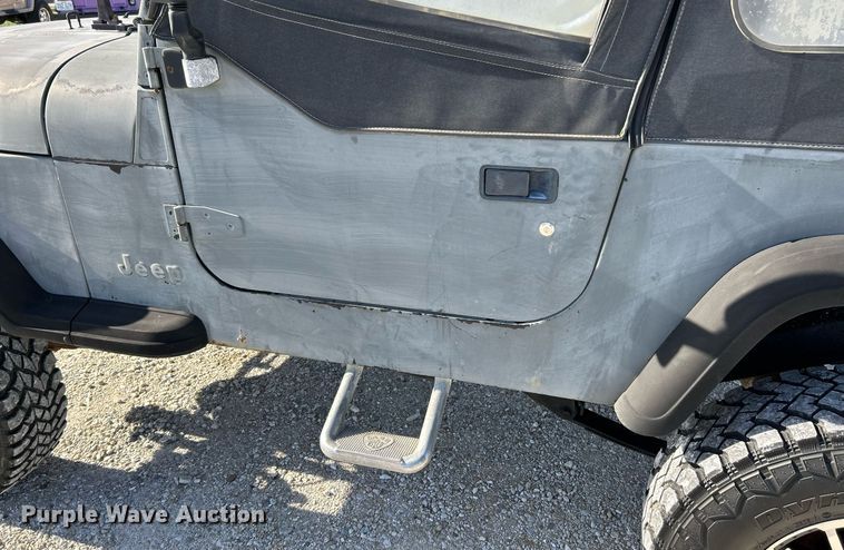 image for item NR9367 1993 Jeep Wrangler  SUV