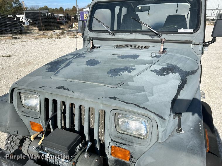 image for item NR9367 1993 Jeep Wrangler  SUV