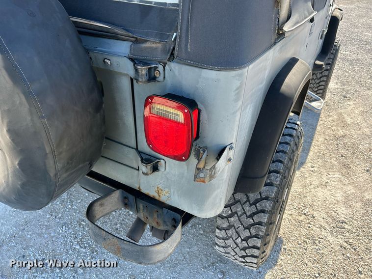 image for item NR9367 1993 Jeep Wrangler  SUV