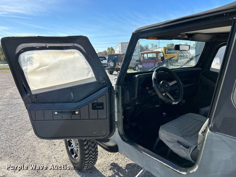 image for item NR9367 1993 Jeep Wrangler  SUV