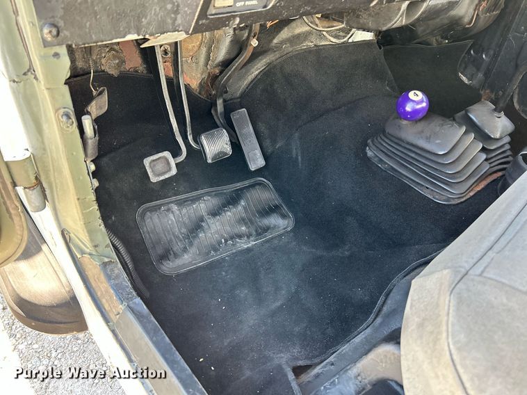 image for item NR9367 1993 Jeep Wrangler  SUV