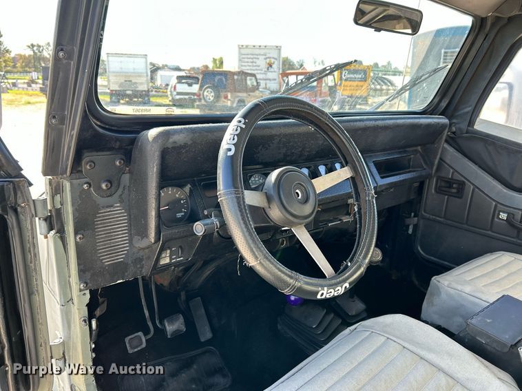 image for item NR9367 1993 Jeep Wrangler  SUV
