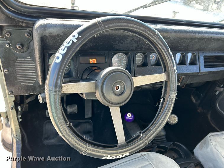 image for item NR9367 1993 Jeep Wrangler  SUV