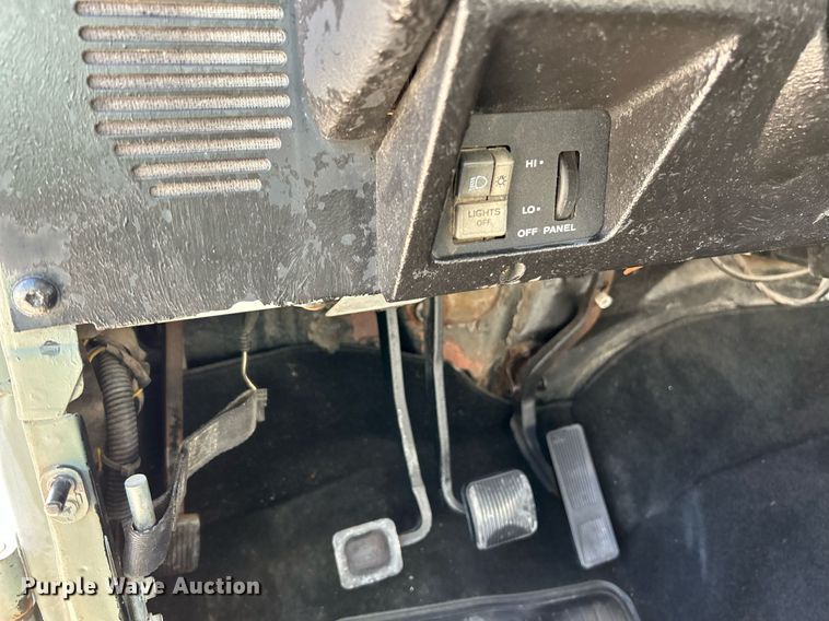 image for item NR9367 1993 Jeep Wrangler  SUV