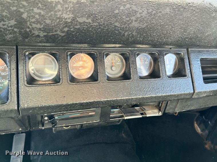 image for item NR9367 1993 Jeep Wrangler  SUV