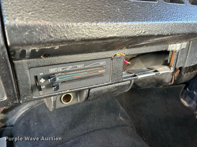 image for item NR9367 1993 Jeep Wrangler  SUV