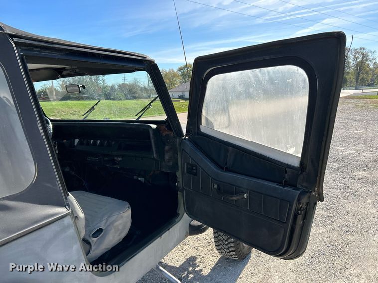 image for item NR9367 1993 Jeep Wrangler  SUV