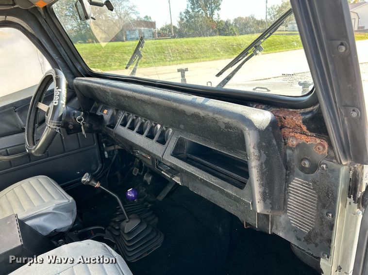 image for item NR9367 1993 Jeep Wrangler  SUV