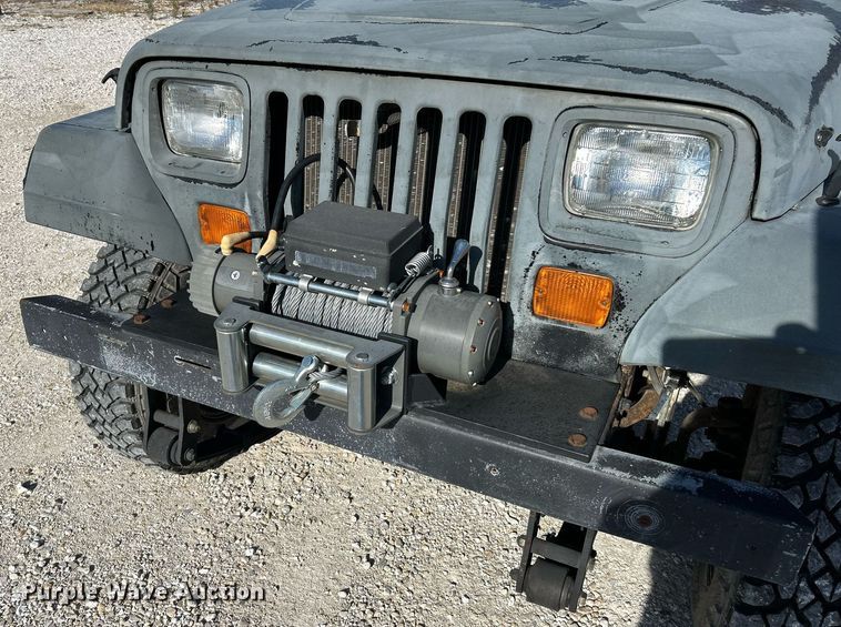 image for item NR9367 1993 Jeep Wrangler  SUV