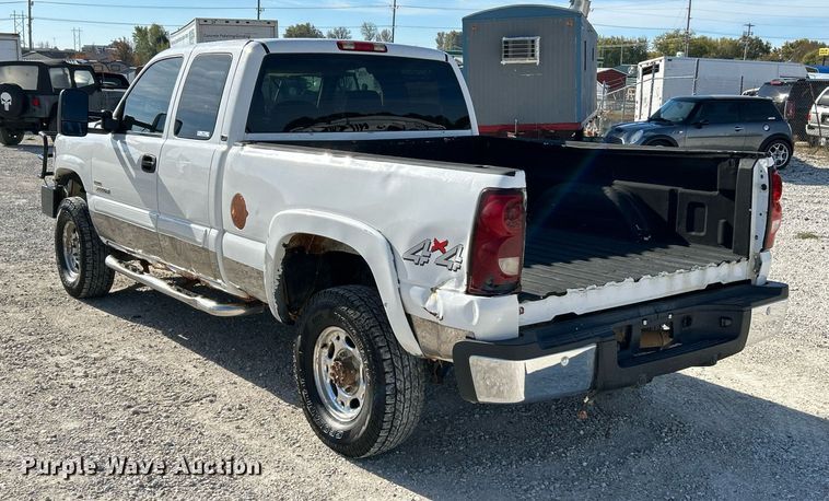 image for item NR9368 2006 Chevrolet Silverado 2500HD  Ext. Cab pickup truck