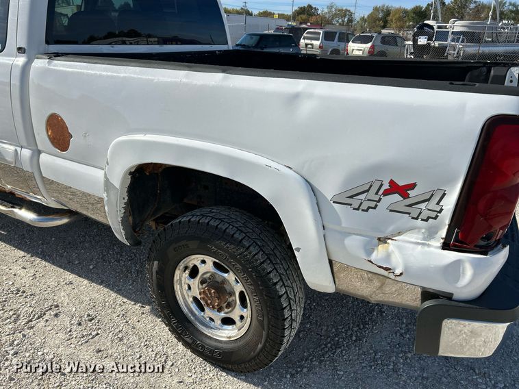 image for item NR9368 2006 Chevrolet Silverado 2500HD  Ext. Cab pickup truck
